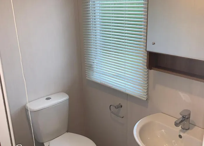 36 Cedar Court Gristhorpe